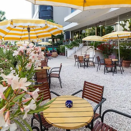 Astoria Hotel 3*